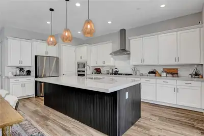 10161 Bismarck Palms Avenue, Las Vegas, NV 89166 Kitchen