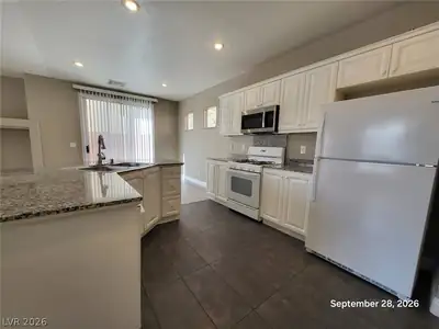 8116 Retriever Avenue, Las Vegas, NV 89147 Kitchen