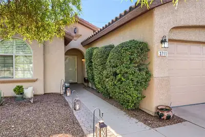 3711 Halter Drive, Las Vegas, NV 89122 Front of Structure