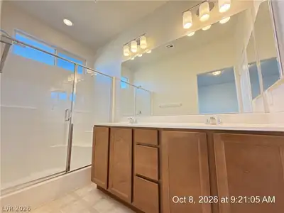 8694 Fringed Tulip Court, Las Vegas, NV 89148 Primary Bathroom