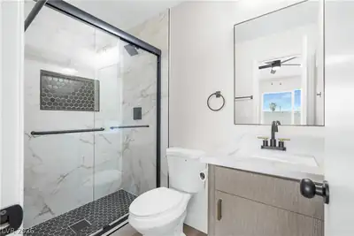 624 Donner Street, Las Vegas, NV 89107 Primary Bathroom