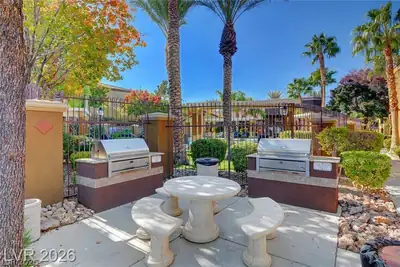 950 Seven Hills Drive 3011, Henderson, NV 89052 Yard