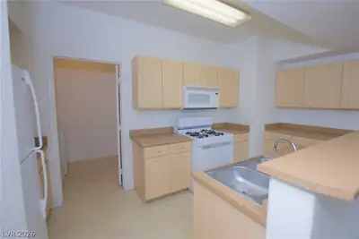 8250 North Grand Canyon Drive 2016, Las Vegas, NV 89166 Kitchen