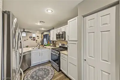 6221 Chert Avenue, Las Vegas, NV 89139 Kitchen