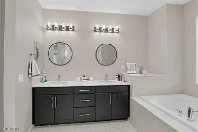 881 Barrhead Avenue, Henderson, NV 89012 Primary Bathroom