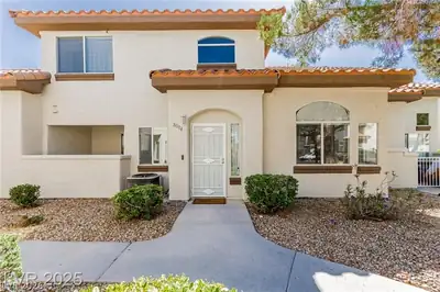 8004 Divine Drive, Las Vegas, NV 89128 Front of Structure