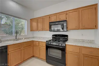 10369 Bent Willow Avenue, Las Vegas, NV 89129 Kitchen