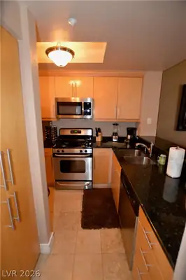220 East FLAMINGO Road 327, Las Vegas, NV 89169 Kitchen
