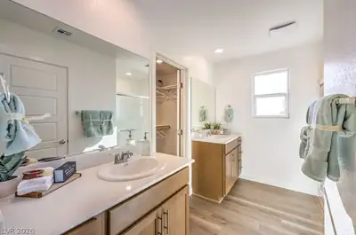 905 Alethea River Avenue, North Las Vegas, NV 89084 Primary Bathroom