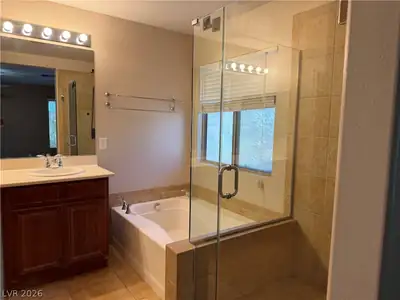 7402 Grand Falls Court, Las Vegas, NV 89113 Primary Bathroom