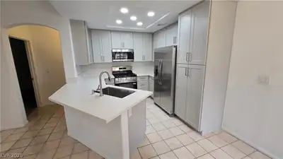 3320 South Fort Apache Road 128, Las Vegas, NV 89117 Kitchen