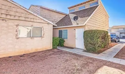 5128 Garden Lane D, Las Vegas, NV 89119 Front of Structure