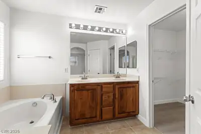 7384 Emerald Glow Street, Las Vegas, NV 89123 Primary Bathroom