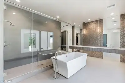 11142 San Terrazo Place, Las Vegas, NV 89141 Primary Bathroom