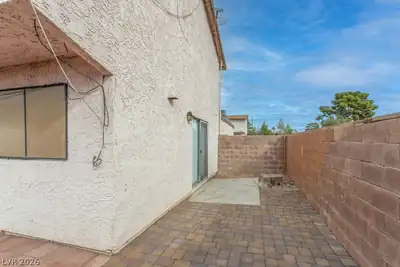 4362 Caliente Street 15, Las Vegas, NV 89119 Yard