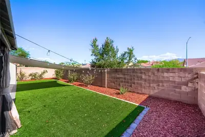 3412 Osiana Avenue, North Las Vegas, NV 89031 Yard
