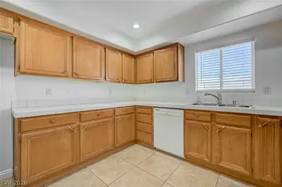 540 HERITAGE CLIFF Avenue, North Las Vegas, NV 89032 Kitchen