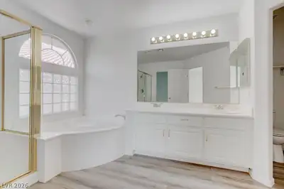 9695 Driftwood Island Court, Las Vegas, NV 89148 Primary Bathroom