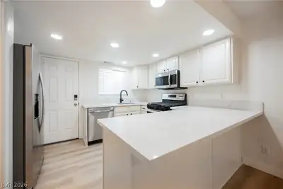 454 Sellers Place, Henderson, NV 89011 Kitchen