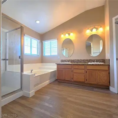 8704 Cypresswood Avenue, Las Vegas, NV 89134 Primary Bathroom