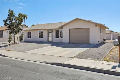 402 Ash Street, Henderson, NV 89015 Front of Structure