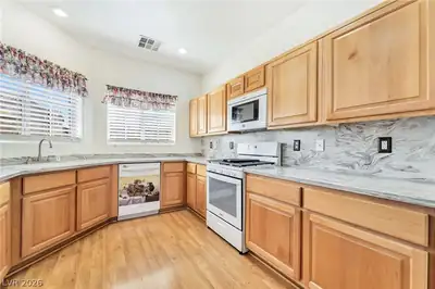 5674 Lucky Draw Court, Las Vegas, NV 89122 Kitchen