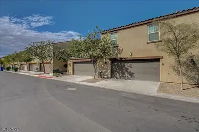 5226 Steep Cliffs Avenue, Las Vegas, NV 89115 Front of Structure
