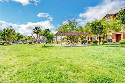 5226 Steep Cliffs Avenue, Las Vegas, NV 89115 Yard