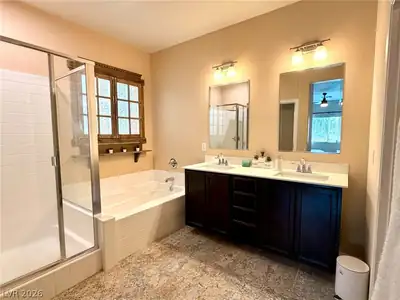 6729 Alpenwood Court, North Las Vegas, NV 89084 Primary Bathroom