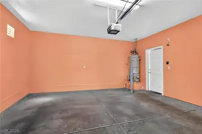 2130 Trebbiano Way, Las Vegas, NV 89156 Garage