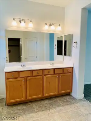 7728 Gallego Plains Drive, Las Vegas, NV 89113 Primary Bathroom