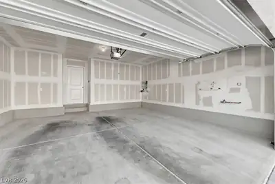 4841 Wine Ridge Avenue, Las Vegas, NV 89141 Garage