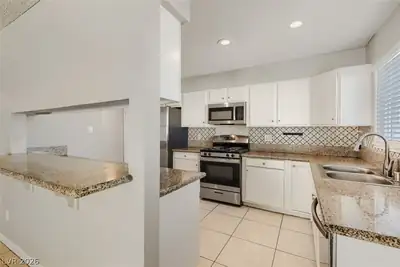 3904 Ventura Way, Las Vegas, NV 89121 Kitchen