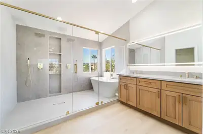 9681 Drayton Avenue, Las Vegas, NV 89148 Primary Bathroom