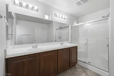 5397 Blue Oat Avenue, Las Vegas, NV 89141 Primary Bathroom