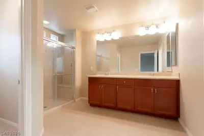 5650 Dancing Bee Court, Las Vegas, NV 89141 Primary Bathroom