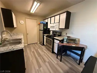 240 Mission Catalina Lane 204, Las Vegas, NV 89107 Kitchen