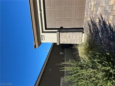 9769 Redwood Cascade Street, Las Vegas, NV 89143 Garage