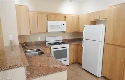 251 South Green Valley Parkway 4414, Henderson, NV 89012 Kitchen