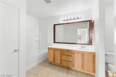 6220 Senegal Haven Street, North Las Vegas, NV 89081 Primary Bathroom