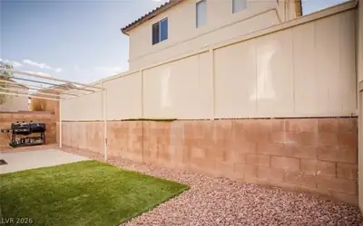 10433 Chandra Avenue, Las Vegas, NV 89129 Yard