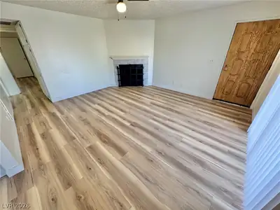 5012 Newport Cove Drive B, Las Vegas, NV 89119 