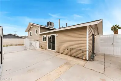 3882 Chinchilla Avenue, Las Vegas, NV 89121 Back of Structure
