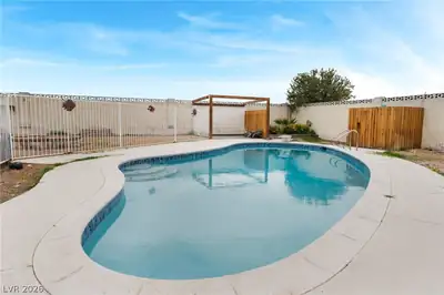 3882 Chinchilla Avenue, Las Vegas, NV 89121 Pool