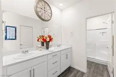 1716 Viola Falls Street, North Las Vegas, NV 89084 Primary Bathroom