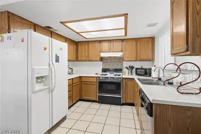 4166 Tolkien Avenue, Las Vegas, NV 89115 Kitchen