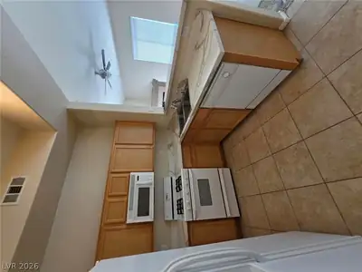 10650 Calico Mountain Avenue 204, Las Vegas, NV 89129 Kitchen