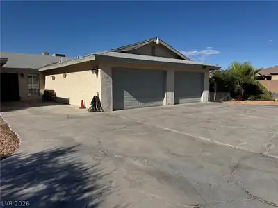 7920 Hickam Avenue, Las Vegas, NV 89129 Garage