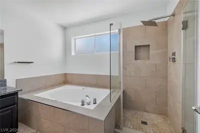 4132 Sinew Court, Las Vegas, NV 89129 Primary Bathroom