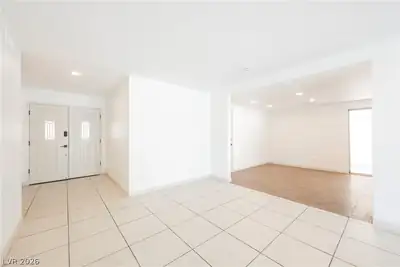 2302 Wagonwheel Avenue, Las Vegas, NV 89119 Entrance Foyer